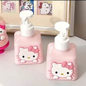 ⭐Hello Kitty Dispenser 1 LEFT